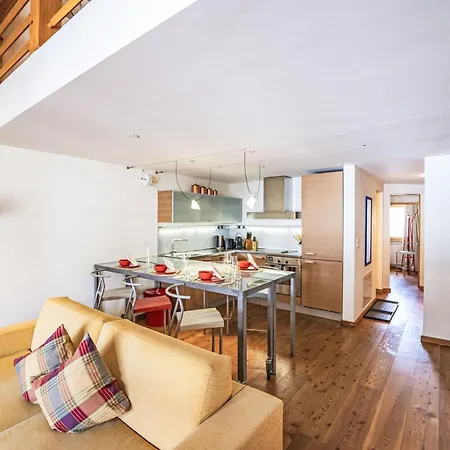 公寓 Chesa Alossa By Interhome